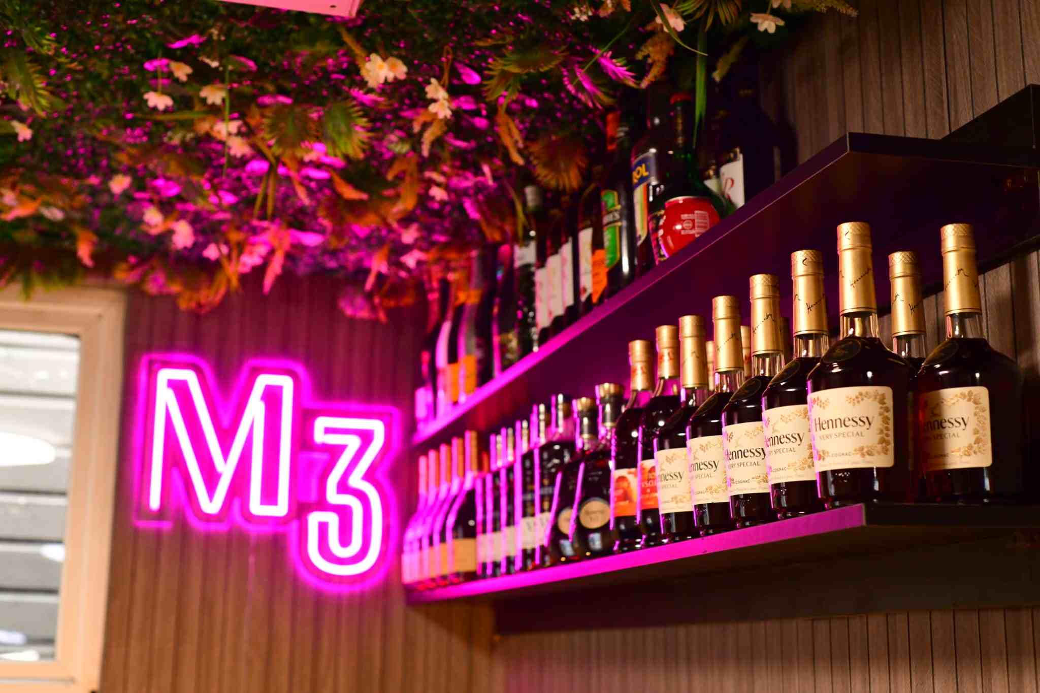 M3 Lounge - interior
